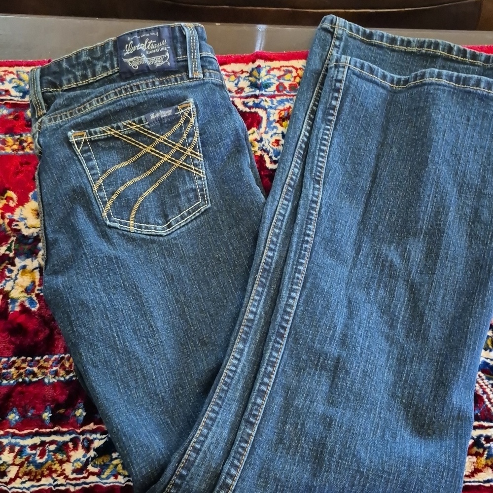Levis Strauss Signature Dark Blue Flare Leg Jeans.sz.9 Jrs.(#1535A)